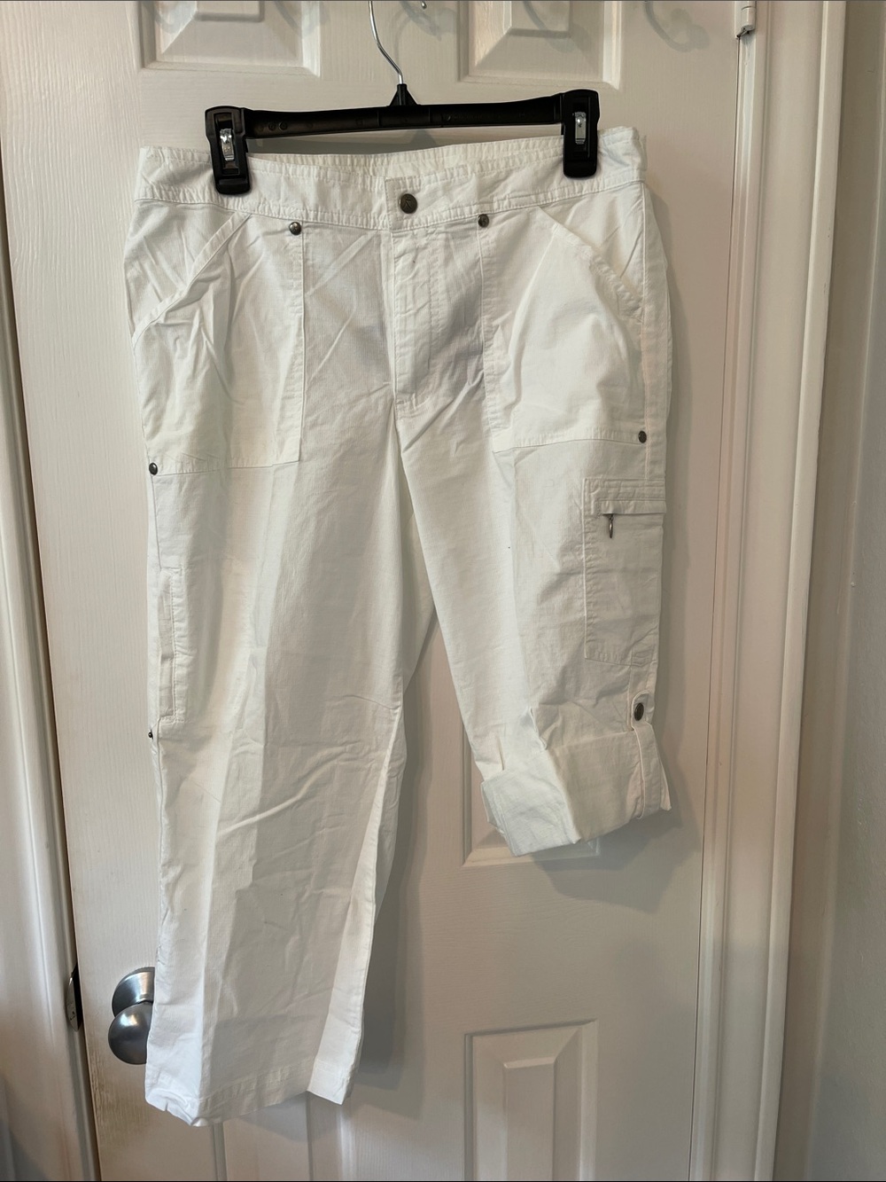 Danskin White Women’s  Cargo Capris